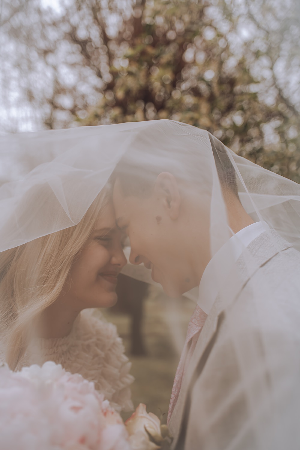 Veil Bride Bridal Peony Pink Wedding Kelly Hiscox Photography