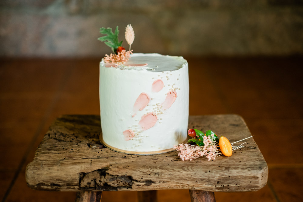 Brushstroke Cake Flowers Stool Quinta da Fonte Fria Wedding Ana Pastoria