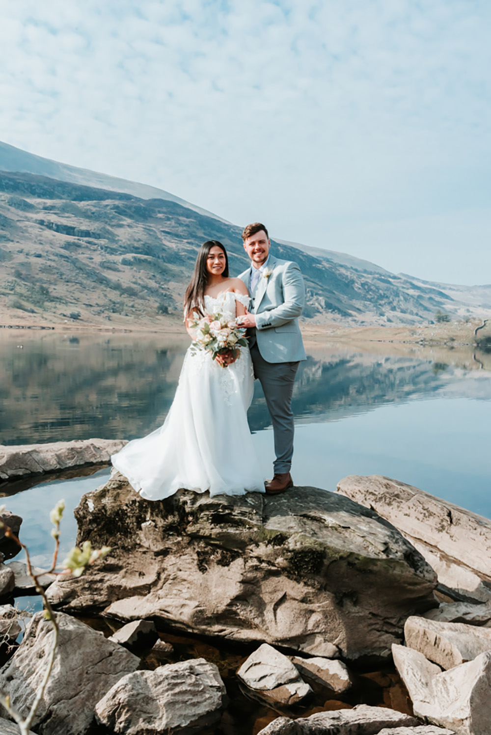 Personalised Mirrored Acrylic Wedding Sign – Welcome To Our Love Story |  WeddingsUnderOneRoof, image size:1000x1497