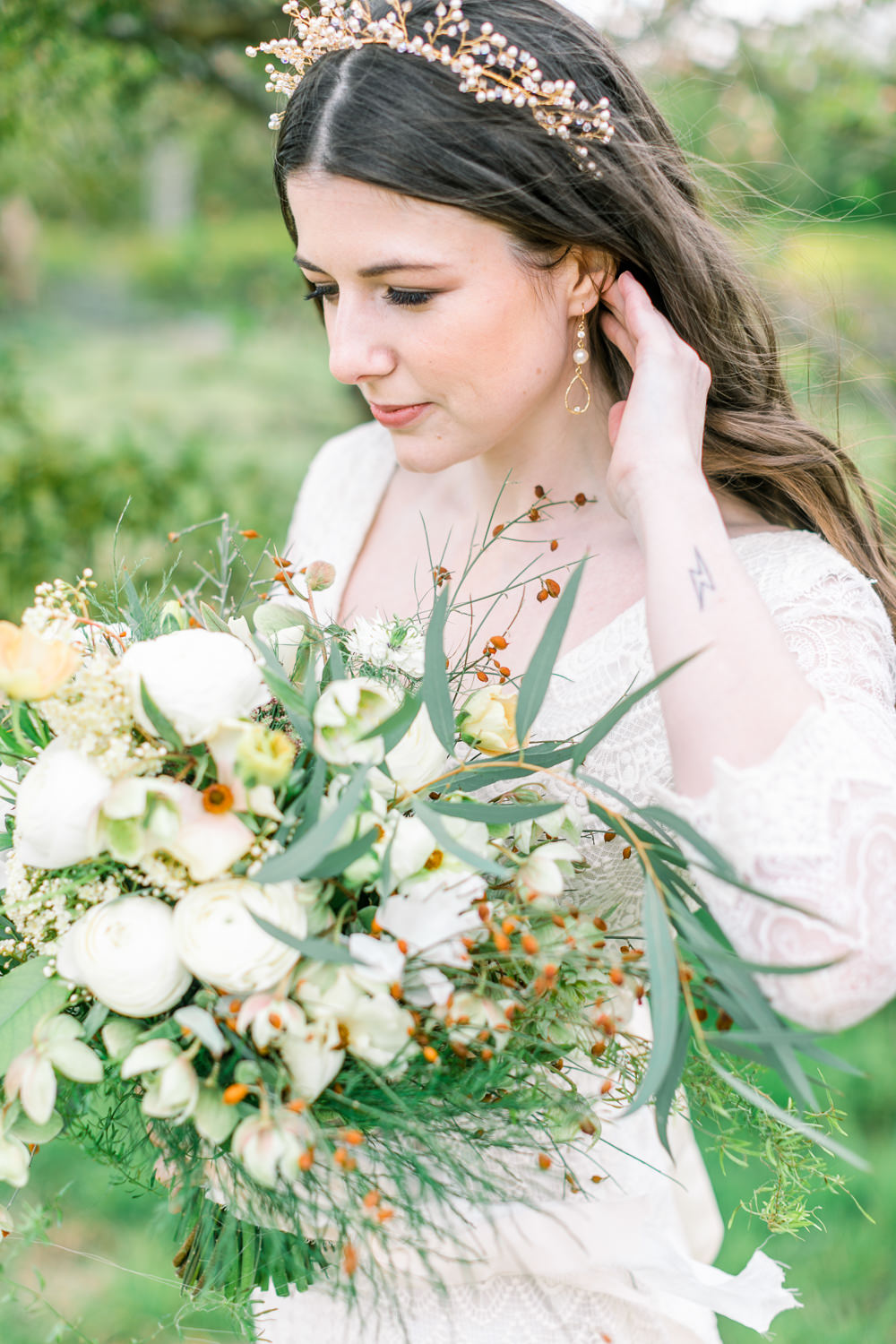 Bouquet Flowers Bride Bridal Greenery Daffodil Boho Spring Wedding Jessica Holt Photography