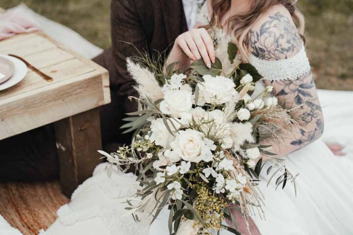 Bouquet Flowers Bride Bridal Pampas Grass Greenery White Rose Stanlake Park Wedding Suzy Elizabeth Photography