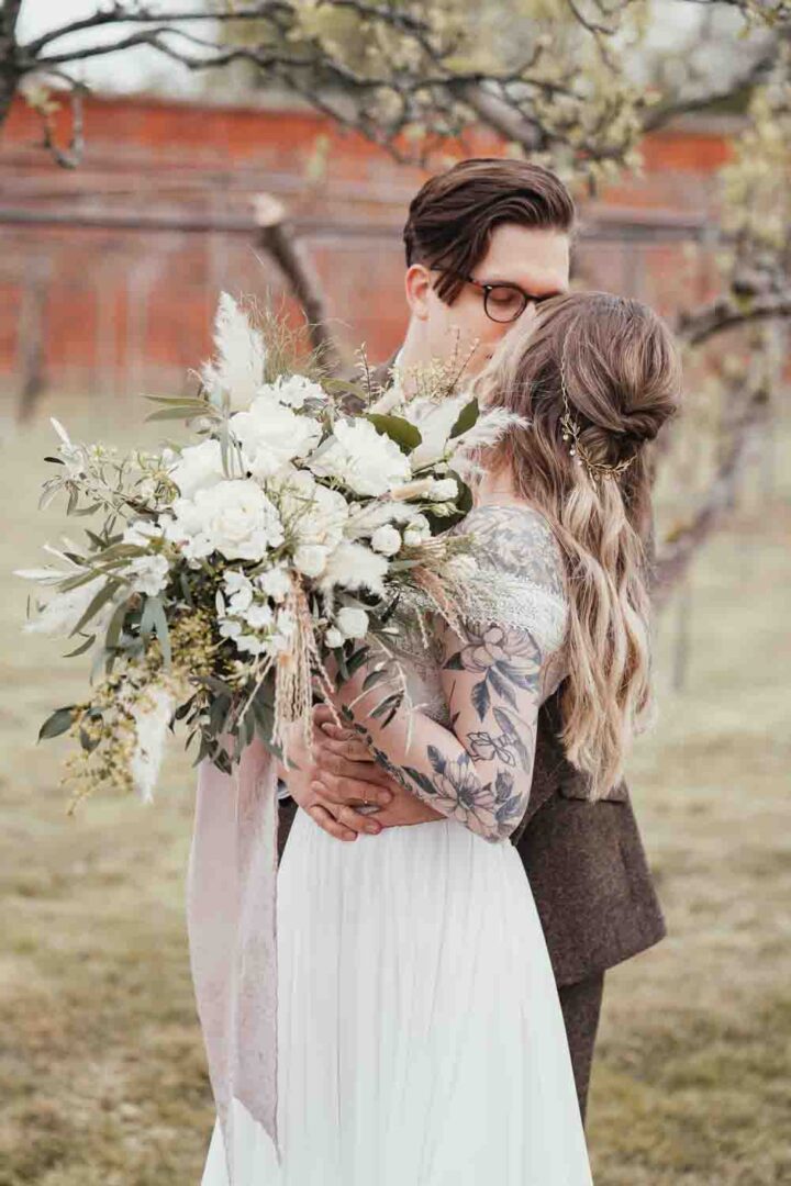 Bouquet Flowers Bride Bridal Pampas Grass Greenery White Rose Stanlake Park Wedding Suzy Elizabeth Photography