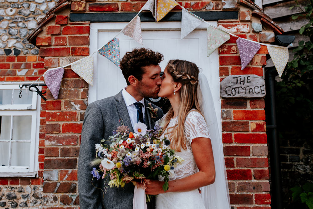 Oxfordshire Pub Wedding PhotoBart