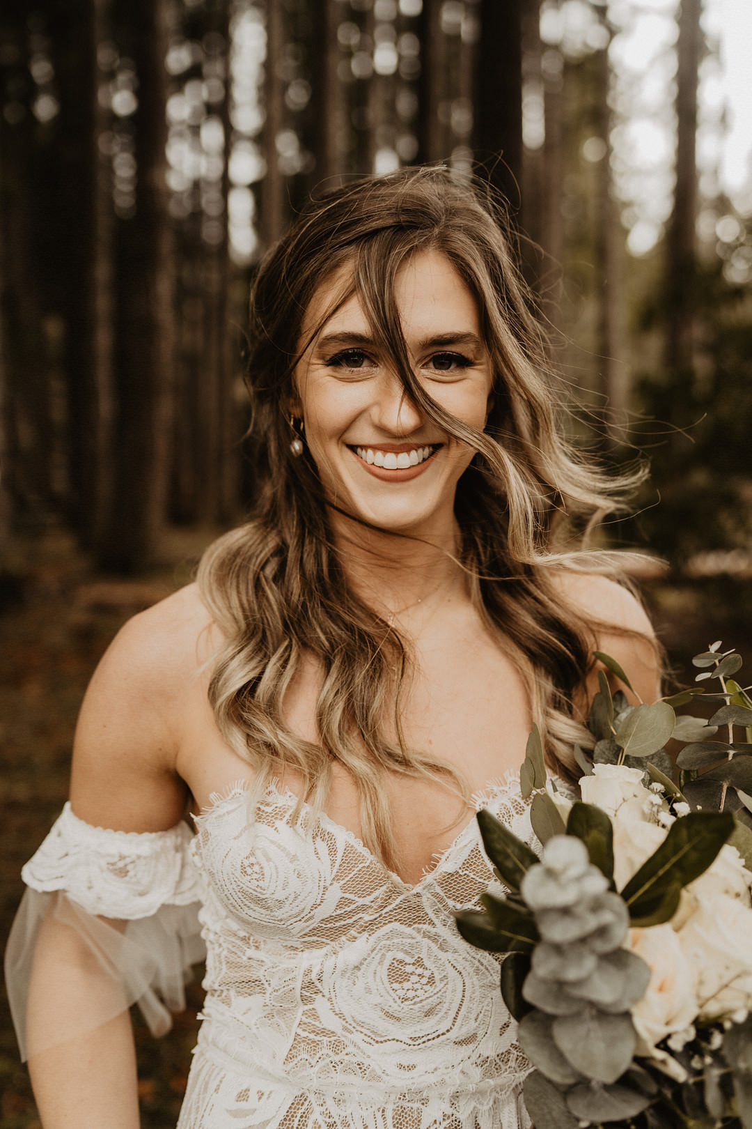 Bride Bridal Half Up Half Down Hairstyle Washington Lakeside Wedding Claudia Noelle Photography