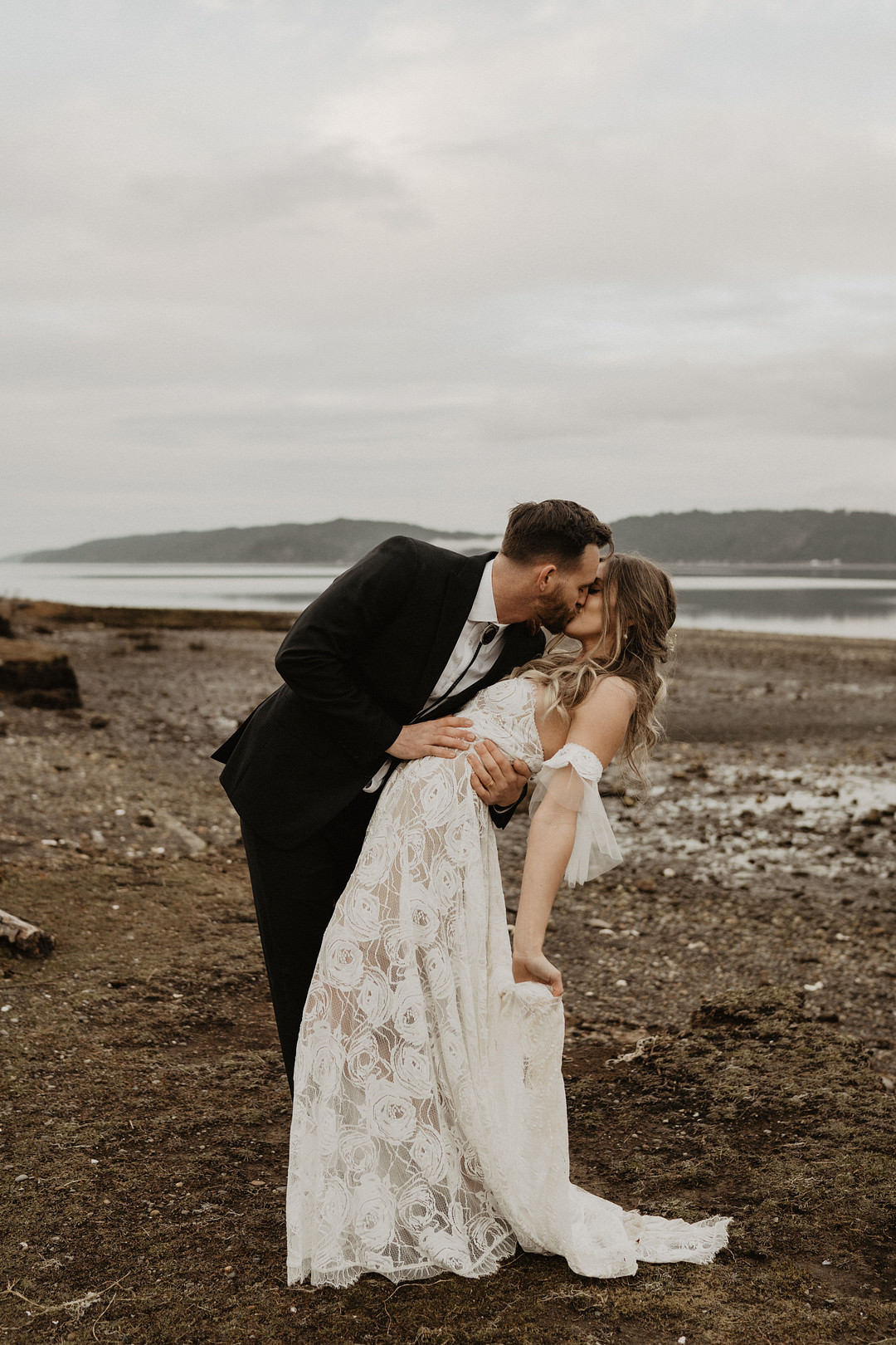 Washington Lakeside Wedding Claudia Noelle Photography