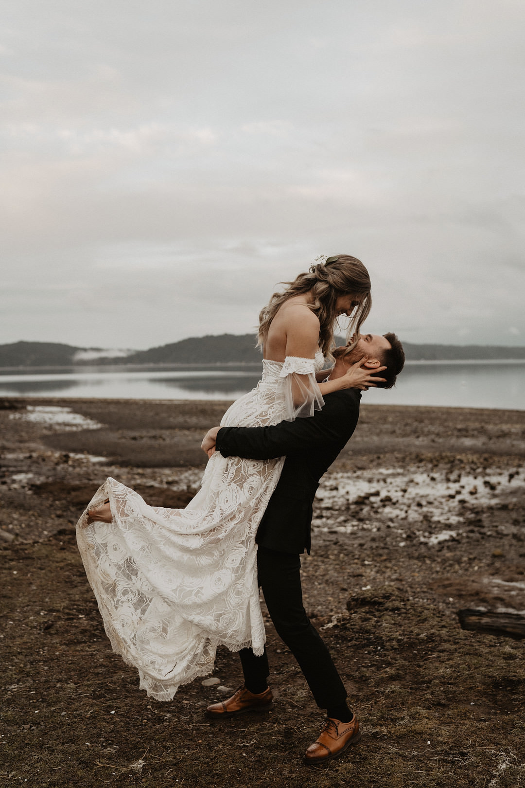 Washington Lakeside Wedding Claudia Noelle Photography