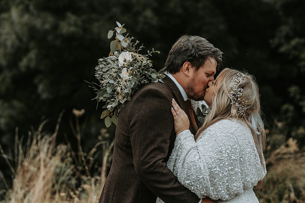 Minimalist Barn Wedding Amber Louise Photography