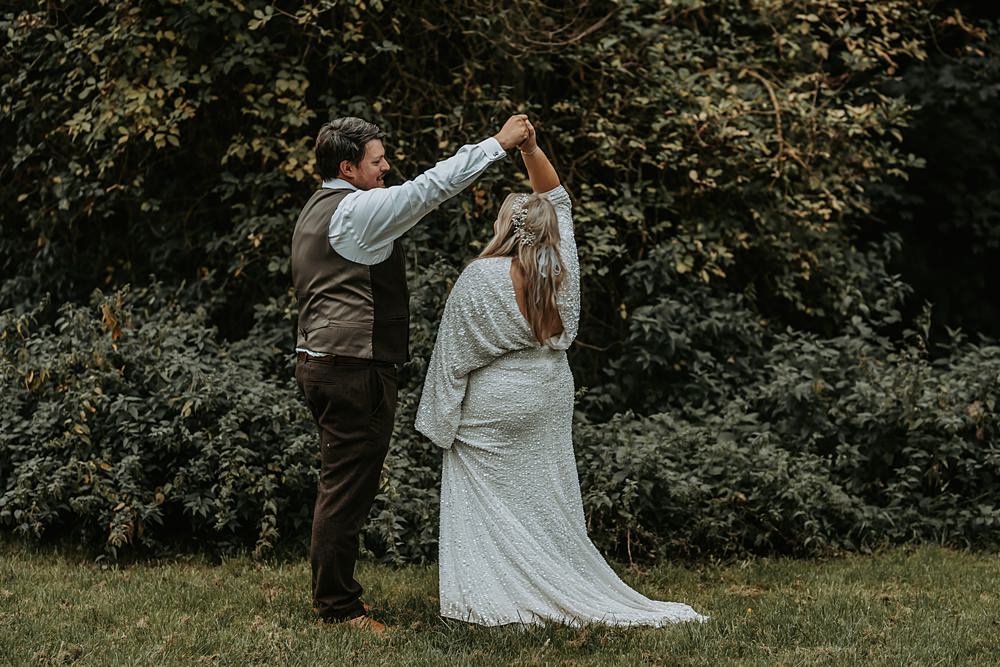 Minimalist Barn Wedding Amber Louise Photography
