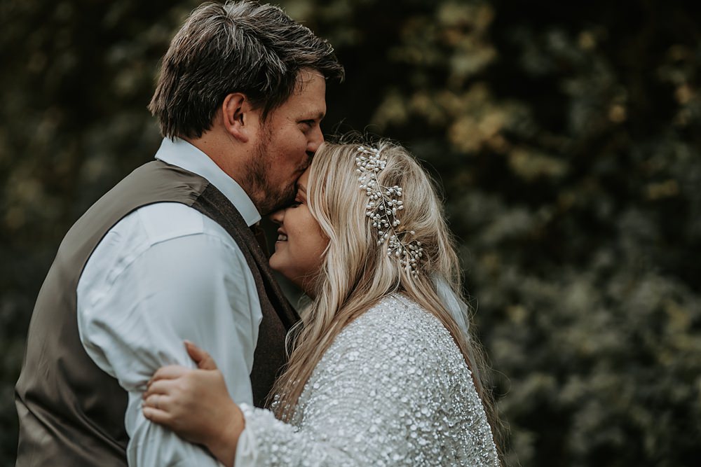 Minimalist Barn Wedding Amber Louise Photography