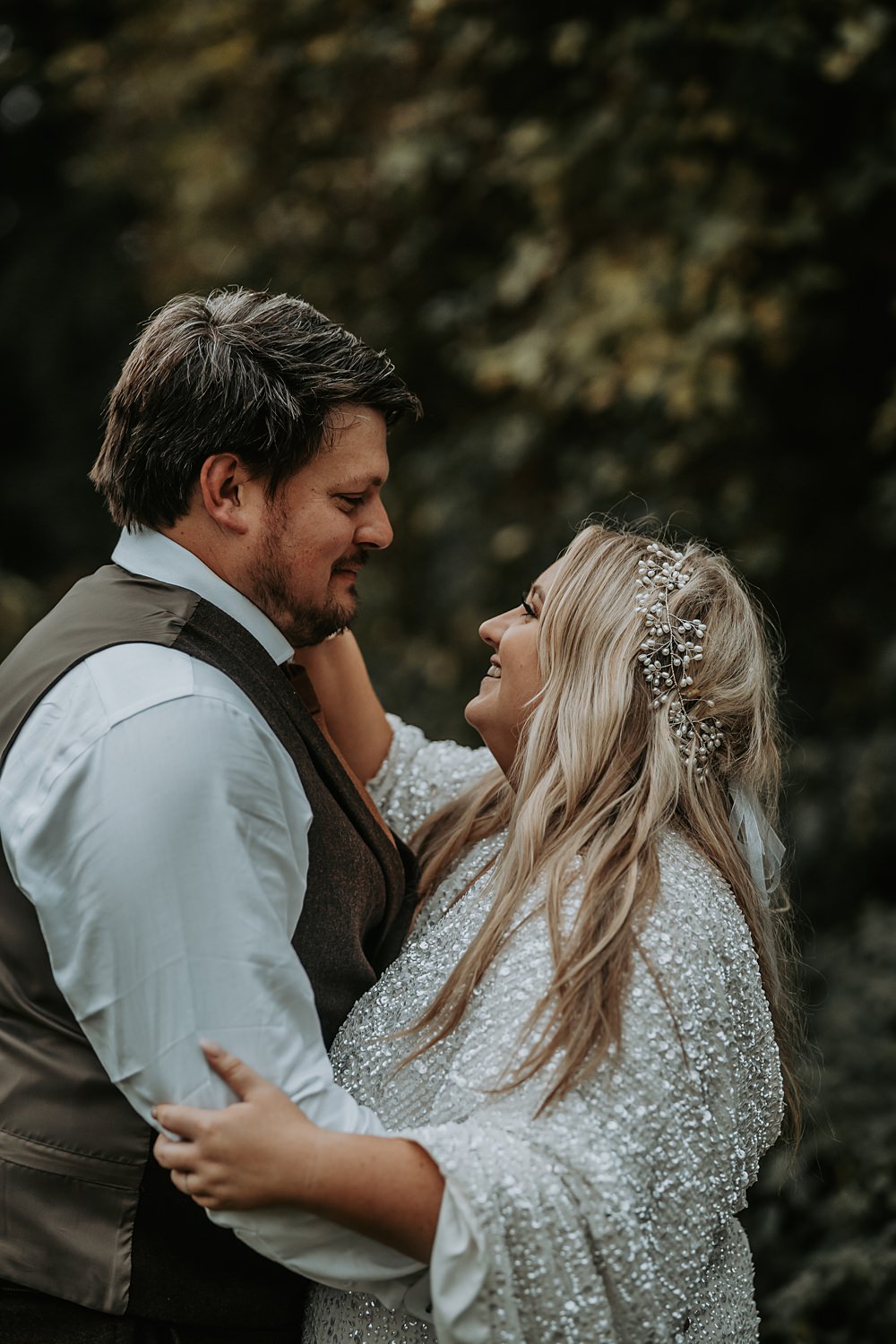 Minimalist Barn Wedding Amber Louise Photography