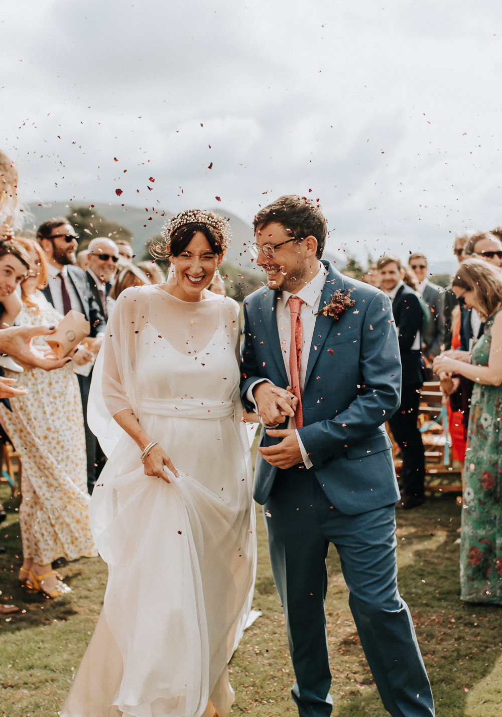 Confetti Throw Plas Dinam Wedding Wyldbee Photography