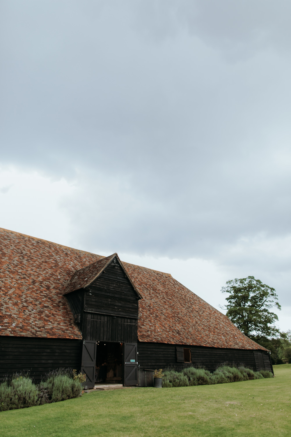The Priory Wymondley Hertfordshire Barn Wedding Isabelle Elliott Photography