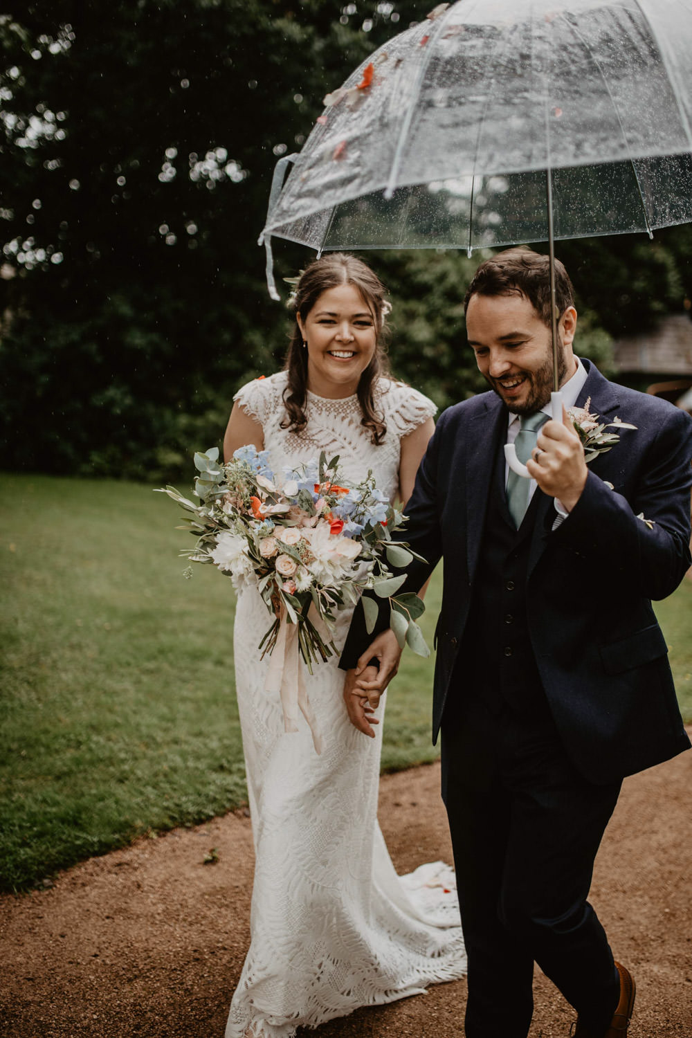 Relaxed \u0026 Natural Pastel Thorpe Garden Wedding with Yurt Rec, image size:1000x1500