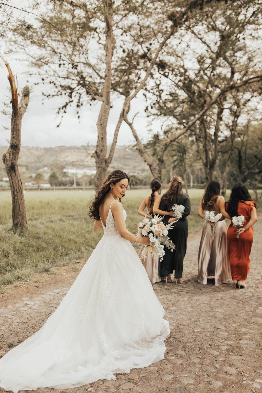 Dress Gown Bride Bridal Train Ecuador Wedding Michelle Agurto