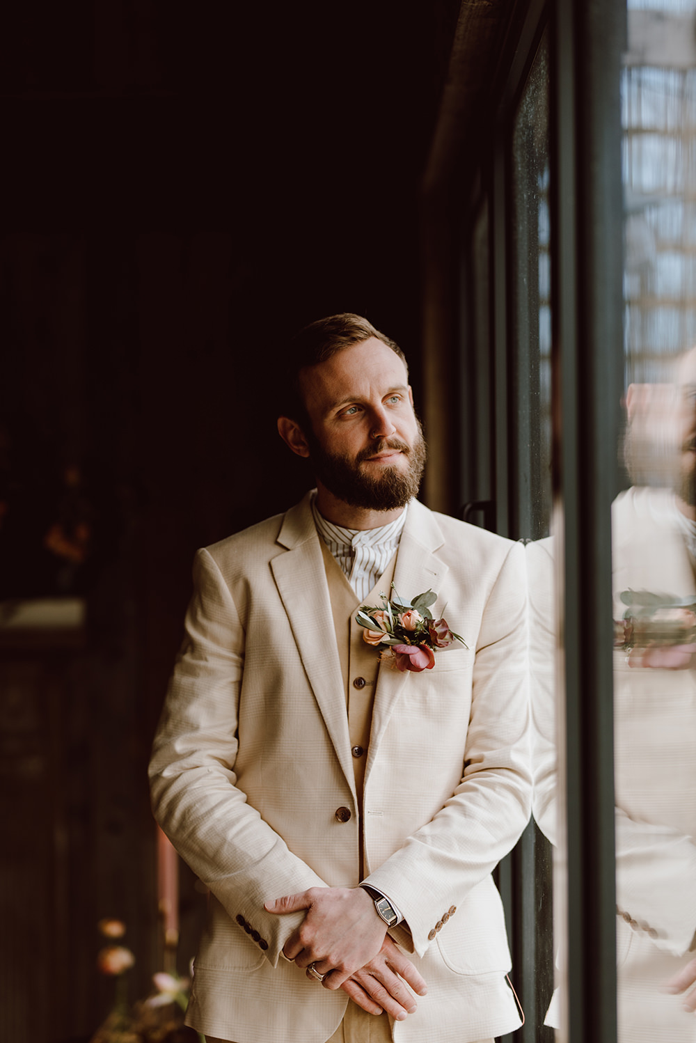 Groom Cream Suit Linen Montague Farm Wedding Jessica Bevan Photography