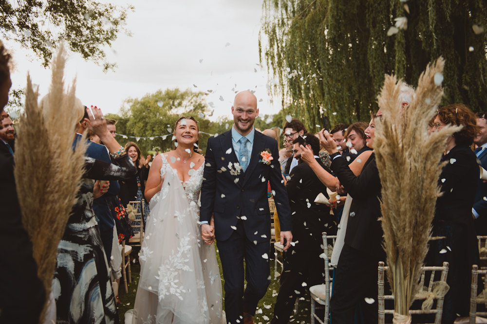 Confetti Throw Riverside Buckinghamshire Wedding Sasha Weddings