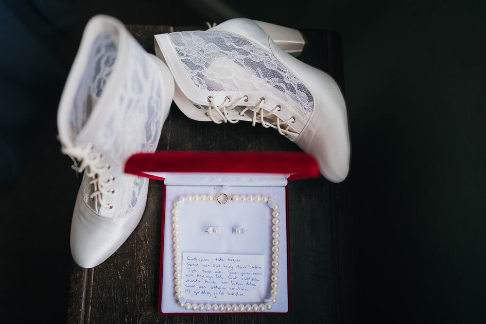 Bride Accessories Gift Springhead Trust Wedding Becky Weir Photography