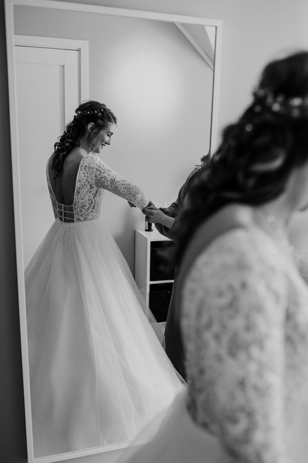 Lace Long Sleeve Backless Dress Gown Bride Bridal Tulle Skirt Igloo Hotel Wedding TS Foto Design