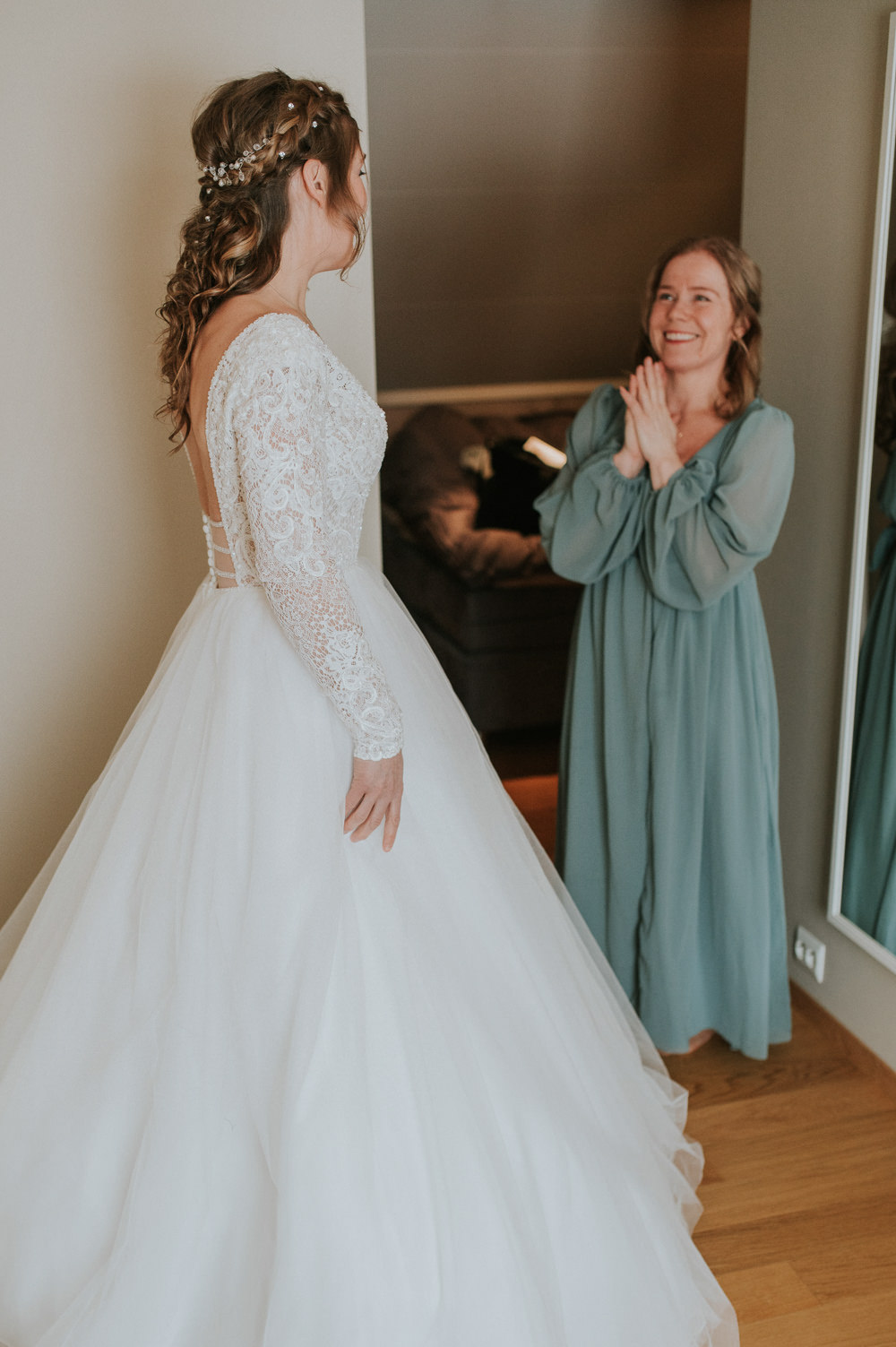 Lace Long Sleeve Backless Dress Gown Bride Bridal Tulle Skirt Igloo Hotel Wedding TS Foto Design