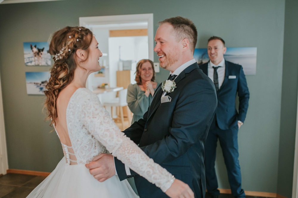 First Look Igloo Hotel Wedding TS Foto Design