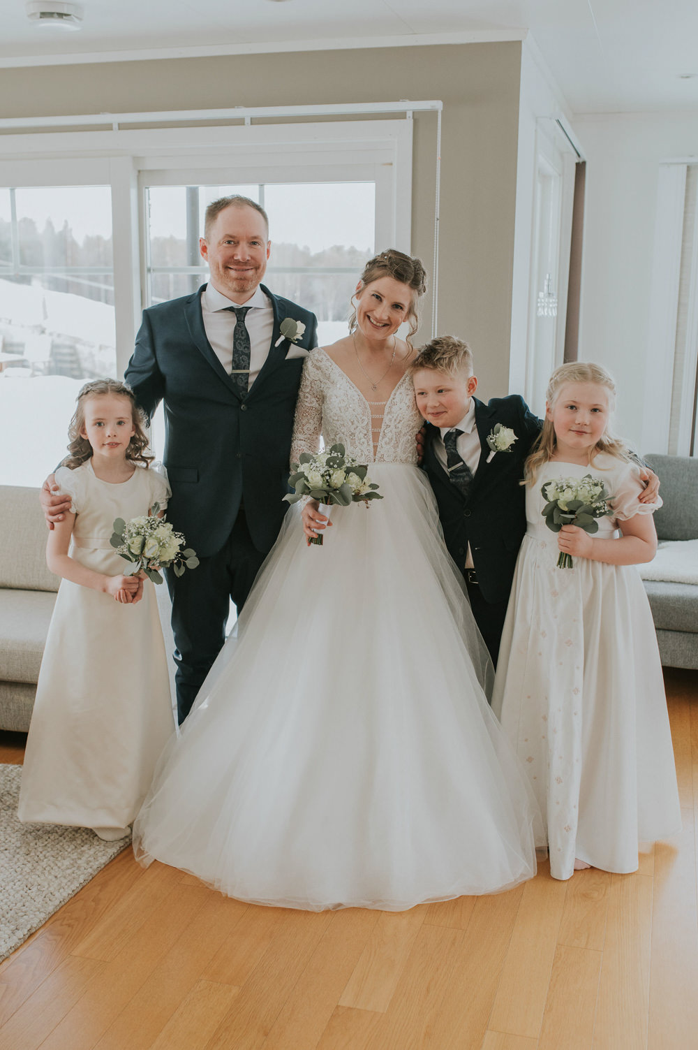 Flower Girls Page Boy Igloo Hotel Wedding TS Foto Design