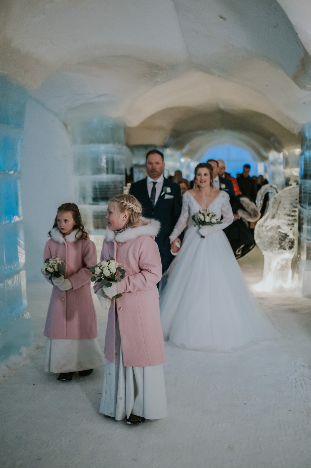 Pink Blush Bridesmaids Coat Fur Igloo Hotel Wedding TS Foto Design