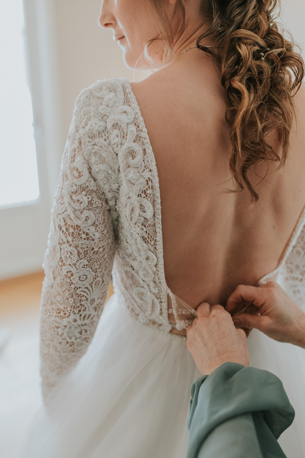 Backless Lace Wedding Dress Igloo Hotel Wedding TS Foto Design