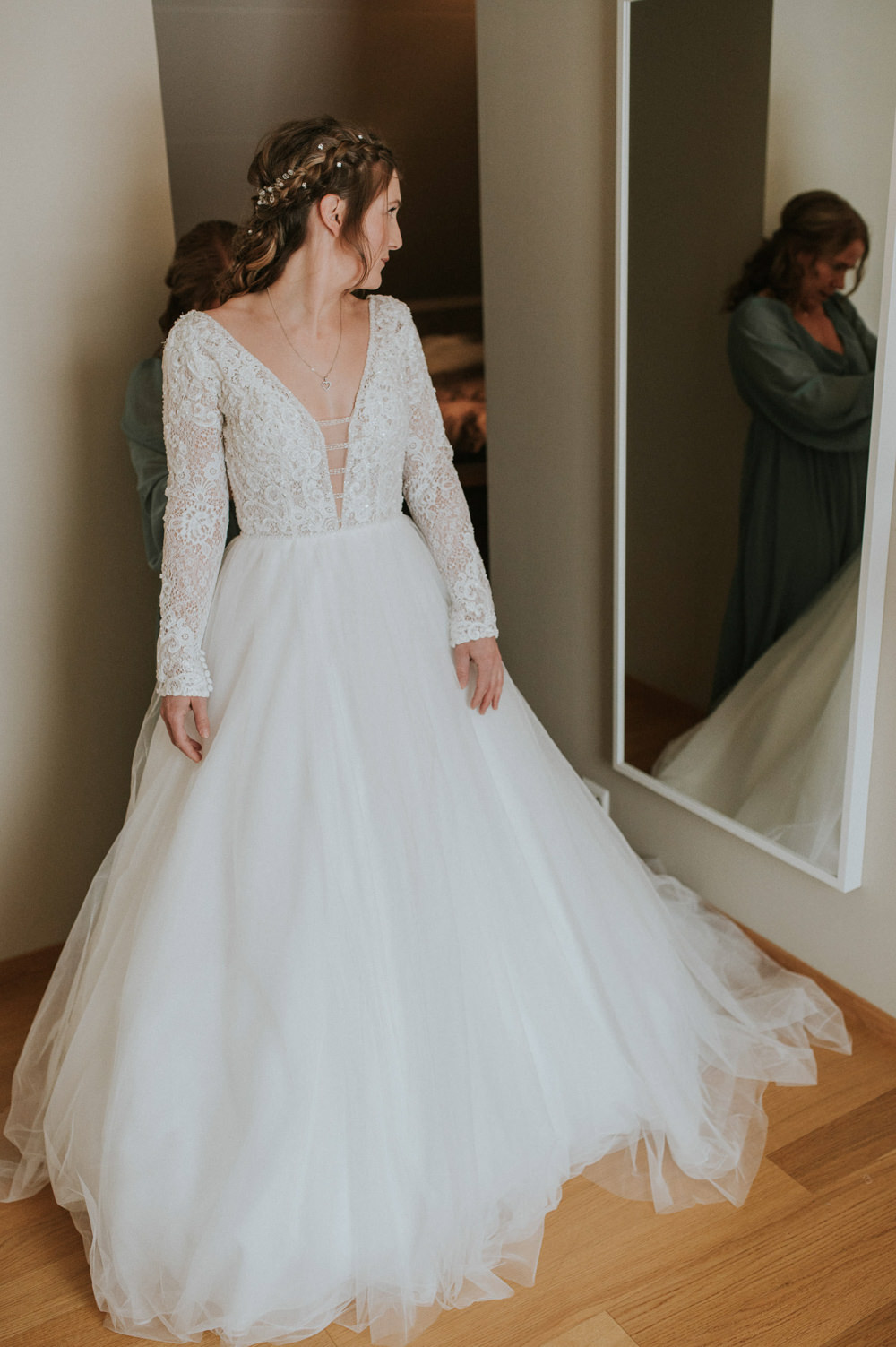 Lace Long Sleeve Backless Dress Gown Bride Bridal Tulle Skirt Igloo Hotel Wedding TS Foto Design
