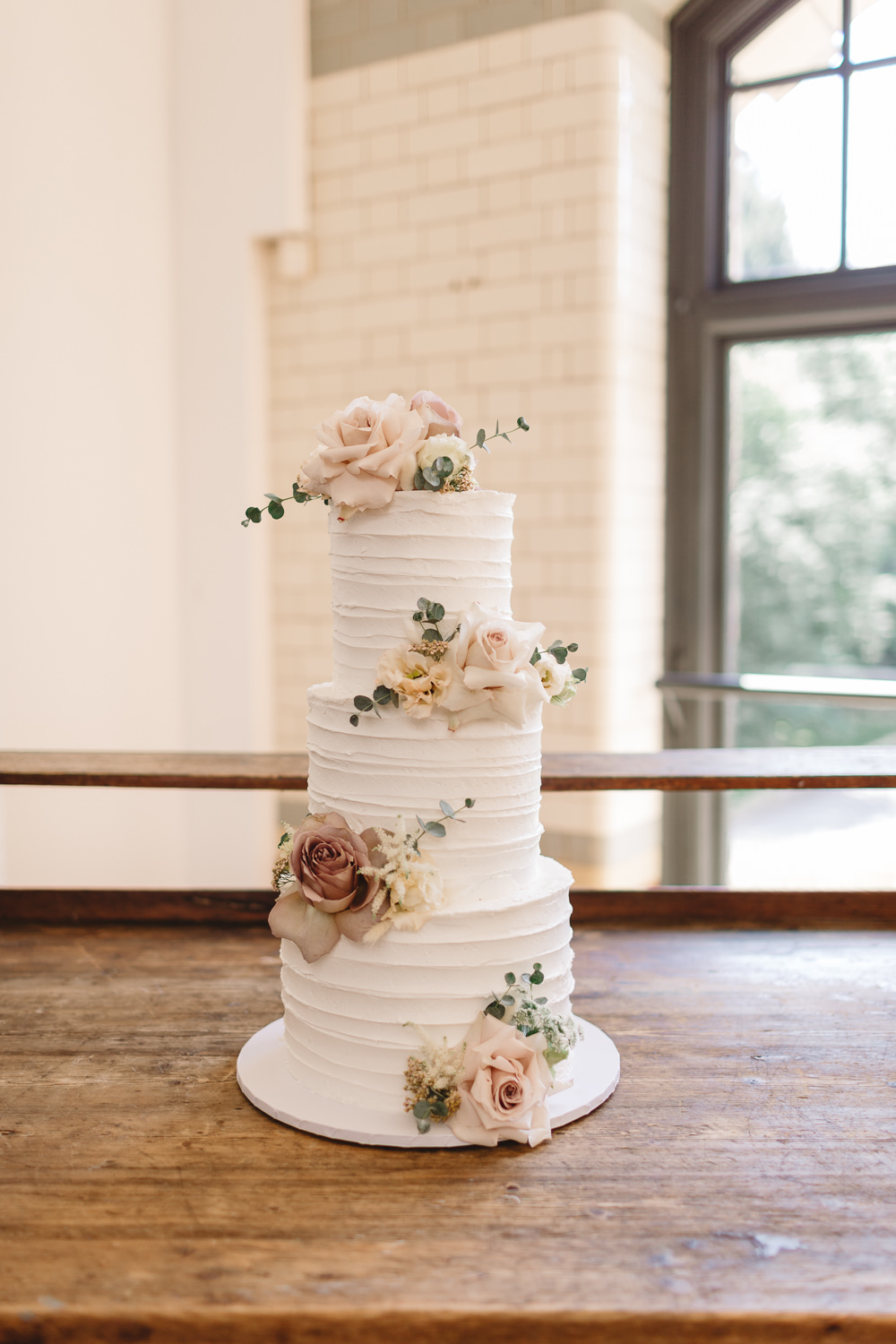White 3 Tier Buttercream Cke Leaves Roses Pumping House Ollerton Wedding Louise Barry Photographer Pumping House Ollerton Wedding Louise Barry Photographer
