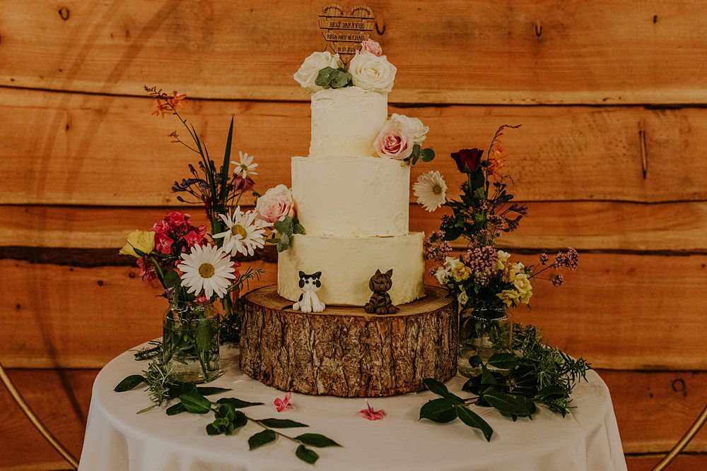 Buttercream Cake Log Stand Cats Stock Farm Wedding Tatton Weddings Maddie Farris Photography