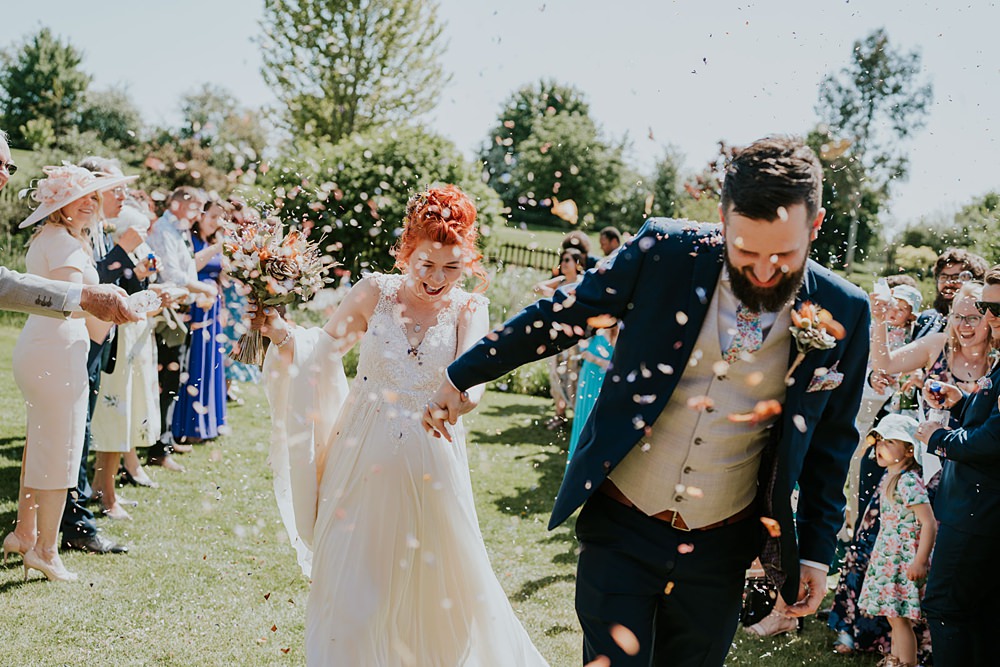 Confetti Throw Bright Barn Wedding Kim Williams Weddings