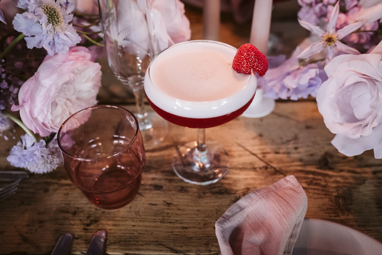 Cocktail Drink 90s Wedding Ideas Hannah Brooke Photography