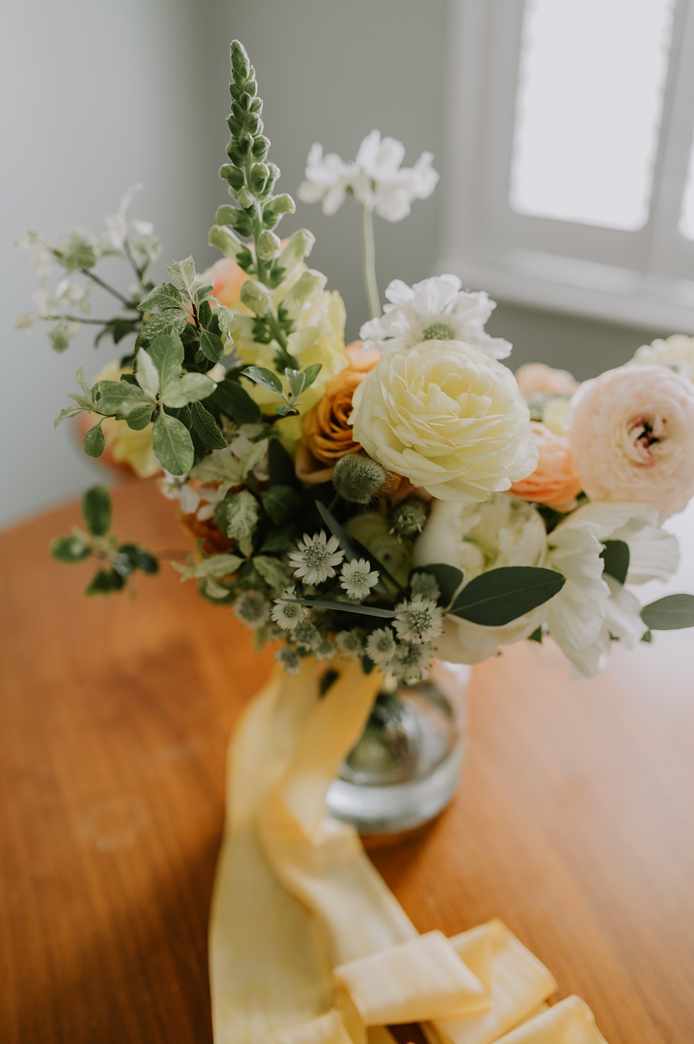 Bouquet Bride Bridal Flowers Yellow Peach Spring Daisy Rose Northbrook Park Wedding Lucy Dracott Photography