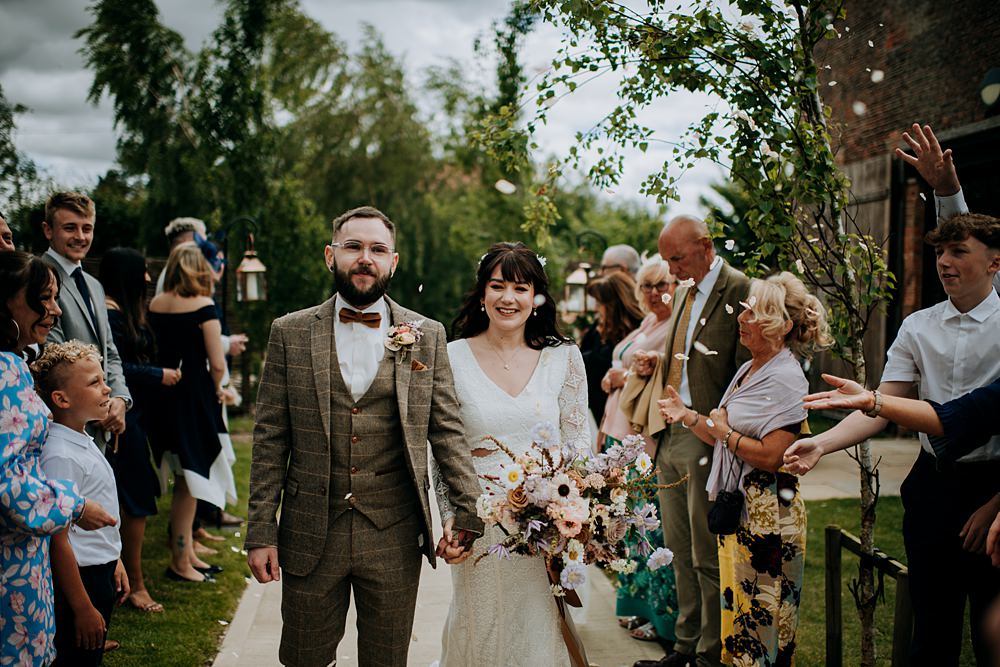 Confetti Throw Pampas Grass Barn Wedding Kazooieloki