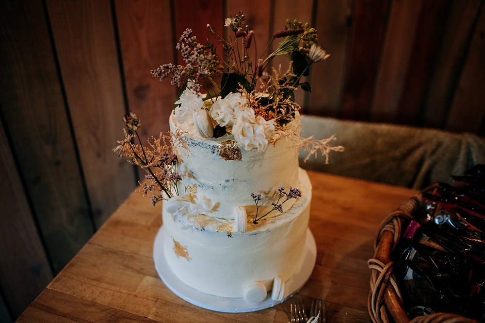 Cake Dried Flowers Pampas Grass Barn Wedding Kazooieloki