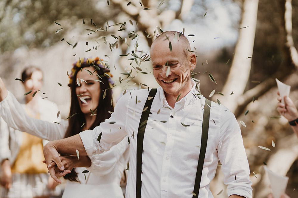 Confetti Greenery Throw Binifadet Wedding Laura Mazzello Photography