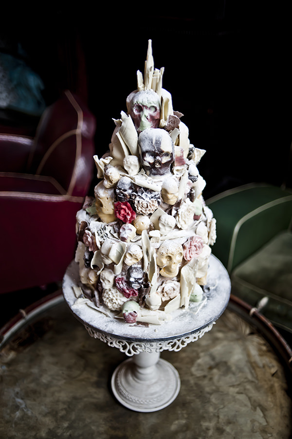 Halloween Wedding Ideas Skull Cake Liberty Pearl Photography