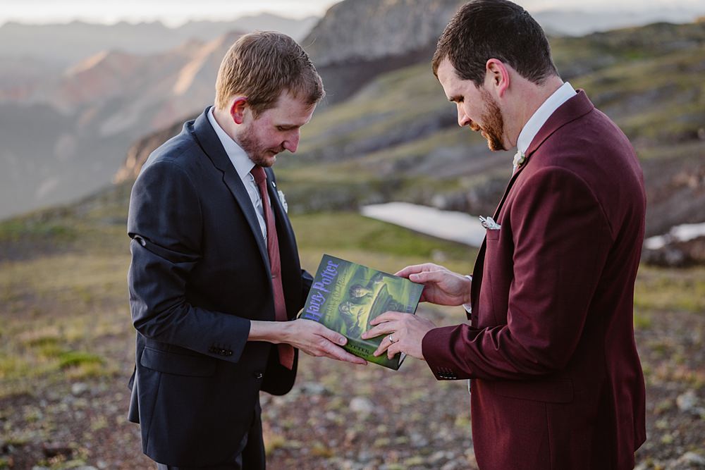 Hiking Elopement Vows and Peaks