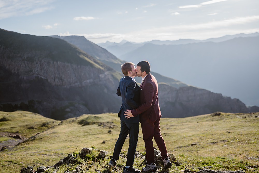 Hiking Elopement Vows and Peaks