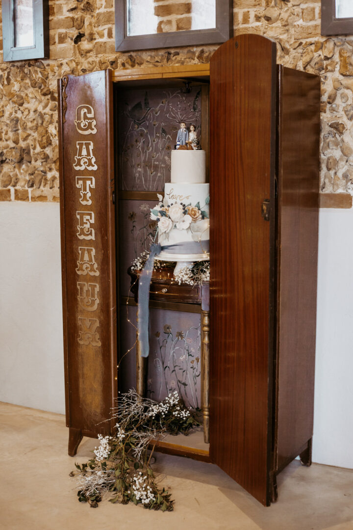 Wedding Cake Stand Ideas Wardrobe Laura Coughlan