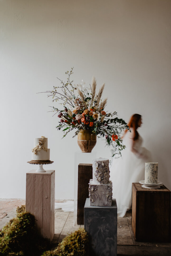 Wedding Cake Stand Ideas Wooden Pillars Oilvejoy Photography