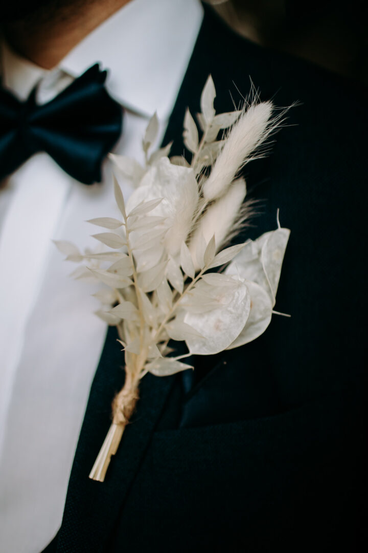 Winter Wedding Ideas Dried Buttonhole Flowers Christine Third Wheeling