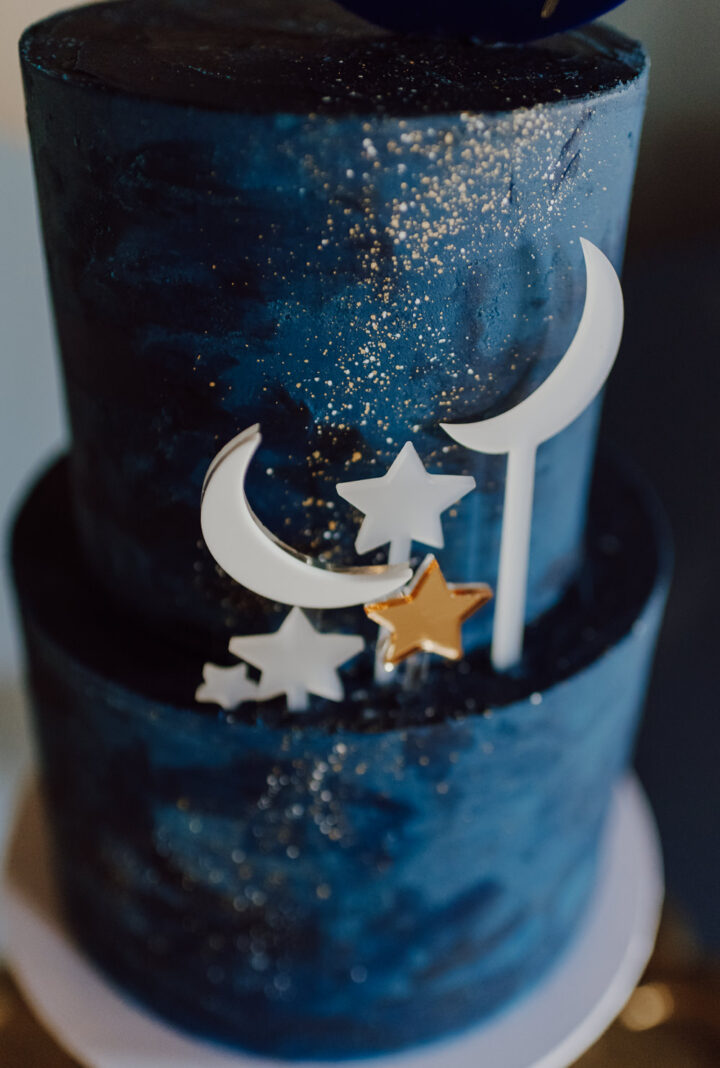Gold Glitter Wedding Cake Gina Fernandes Photography