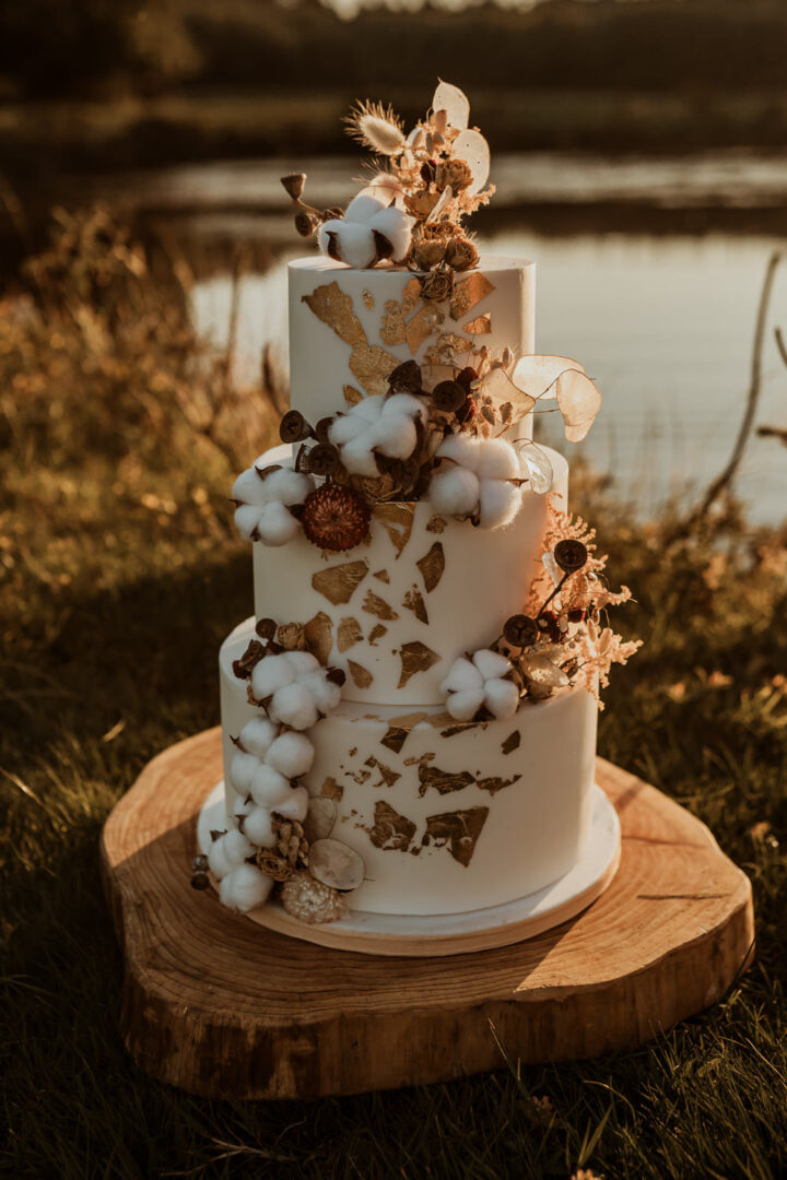 Gold Wedding Cake Cotton Finn and the Fox Photography