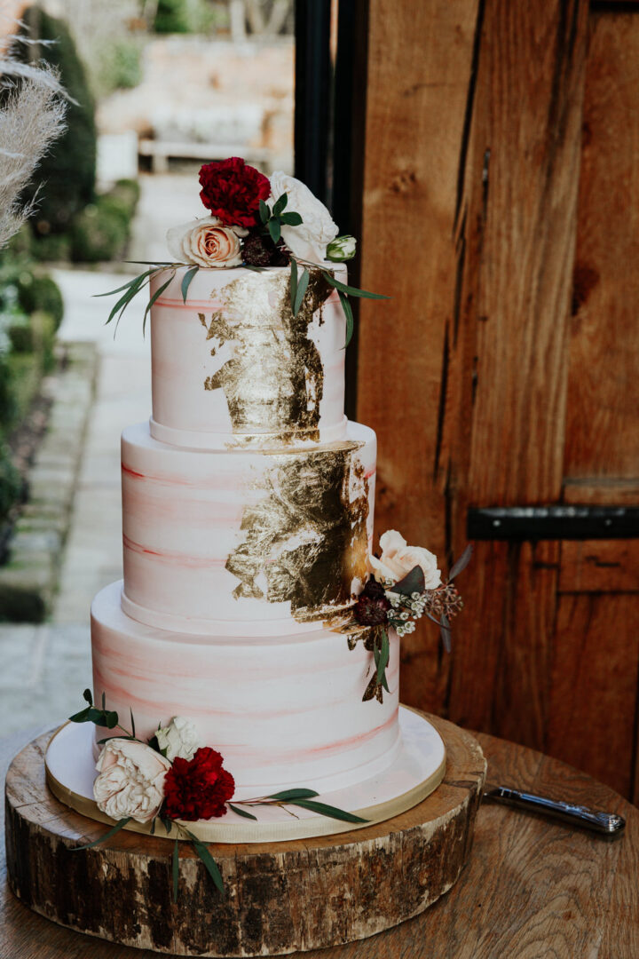 Gold Wedding Cake One Side Oxi Photography