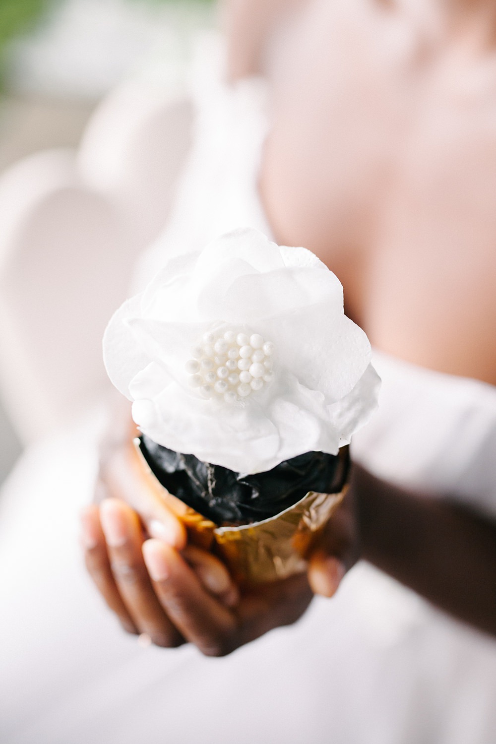 Cupcake Black White Flower Loft Wedding Ideas Rosetta Li Weddings