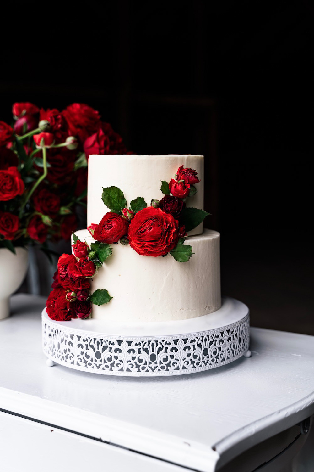 White Cake Red Rose Wedding Ideas Brandon and Serena Photography