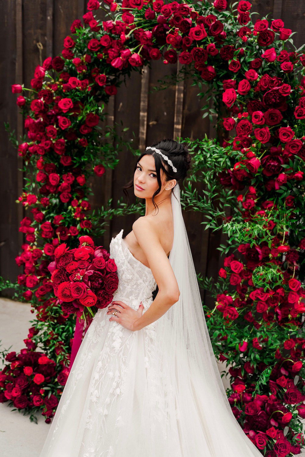 Luxe \u0026 Sumptuous Red Rose Wedding Ideas \u0026 A Red Weddin, image size:1000x1500