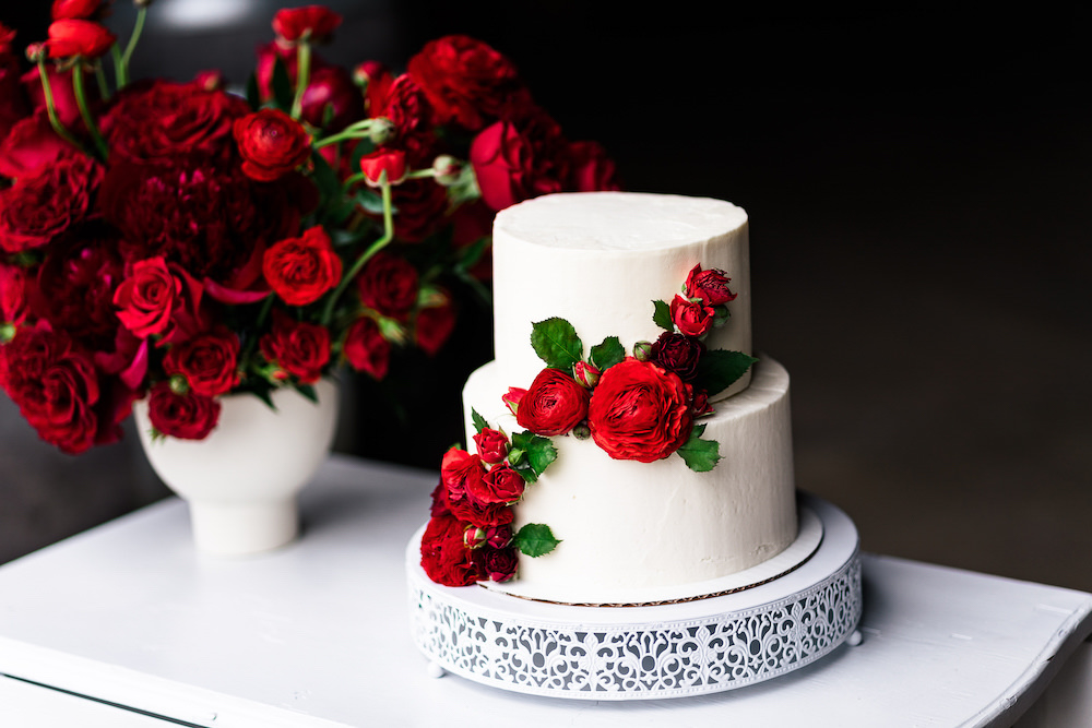 White Cake Red Rose Wedding Ideas Brandon and Serena Photography