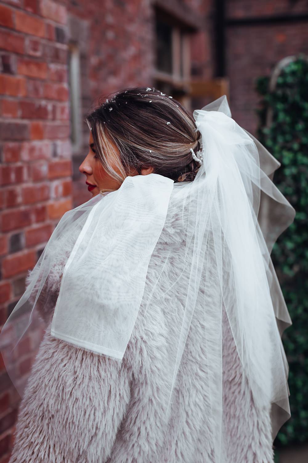 Short Veil Bride Christmas Wedding Theme Idea Naomi Mills Photography